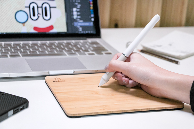 「竹質」的繪圖板 WoodPad！優美外型還超輕薄，電繪入門款就是你了 