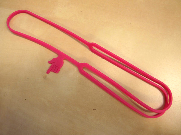 【生活玩物】看到哪指到哪！比書籤更好用的Pointing Finger