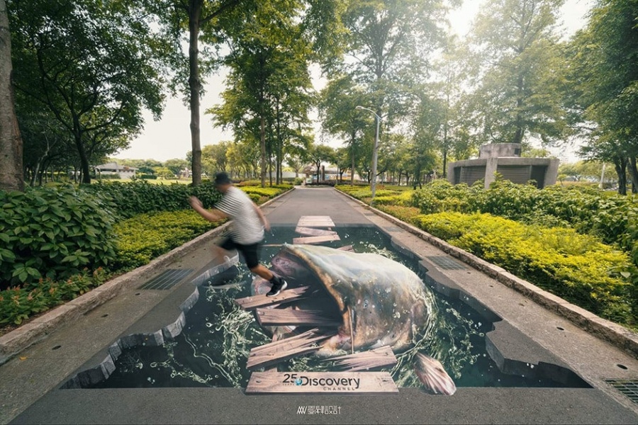 重現阿姆斯壯登月所見的藍色星球「蓋亞」！英國藝術家 Luke Jerram 台北信義區重現 7 米大漂浮地球