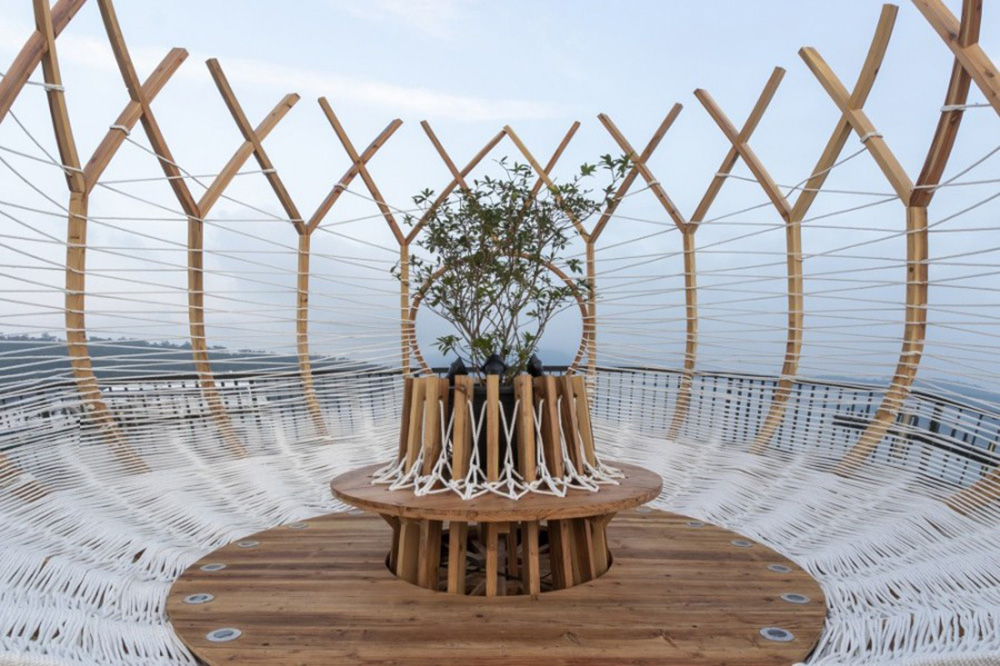 藝術家范承宗新作「築巢計畫 II 青背山雀」！南投日月潭畔現身自然工藝地景創作