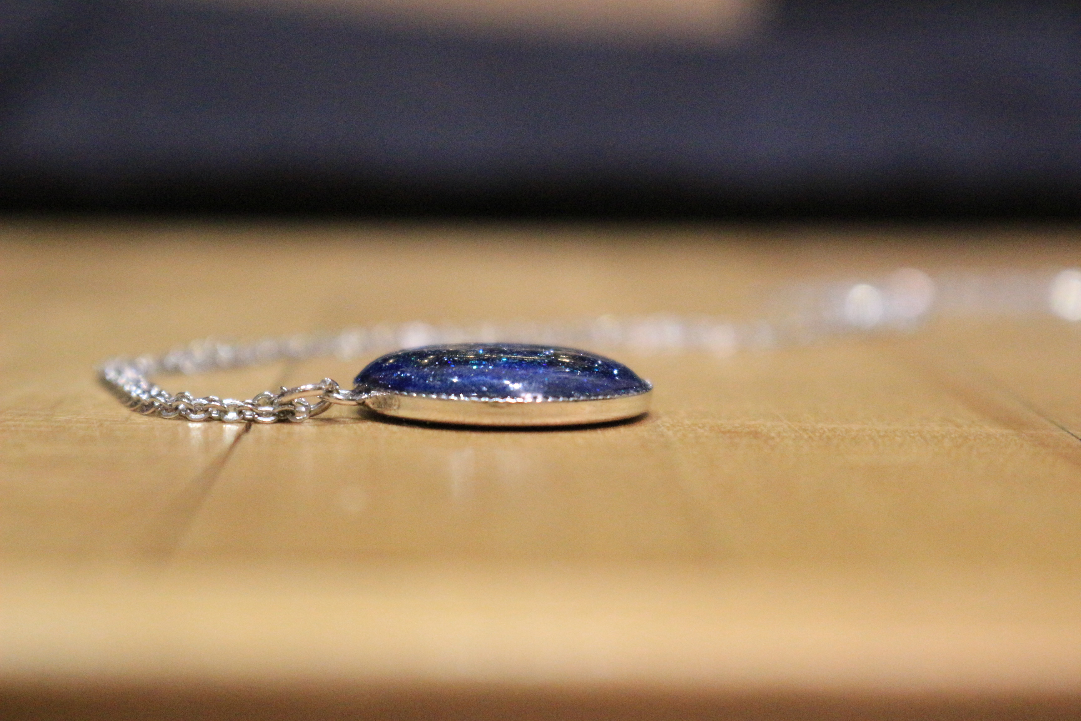 自製掌中絕美星空！手作UV樹脂帶你進入迷幻星辰的世界