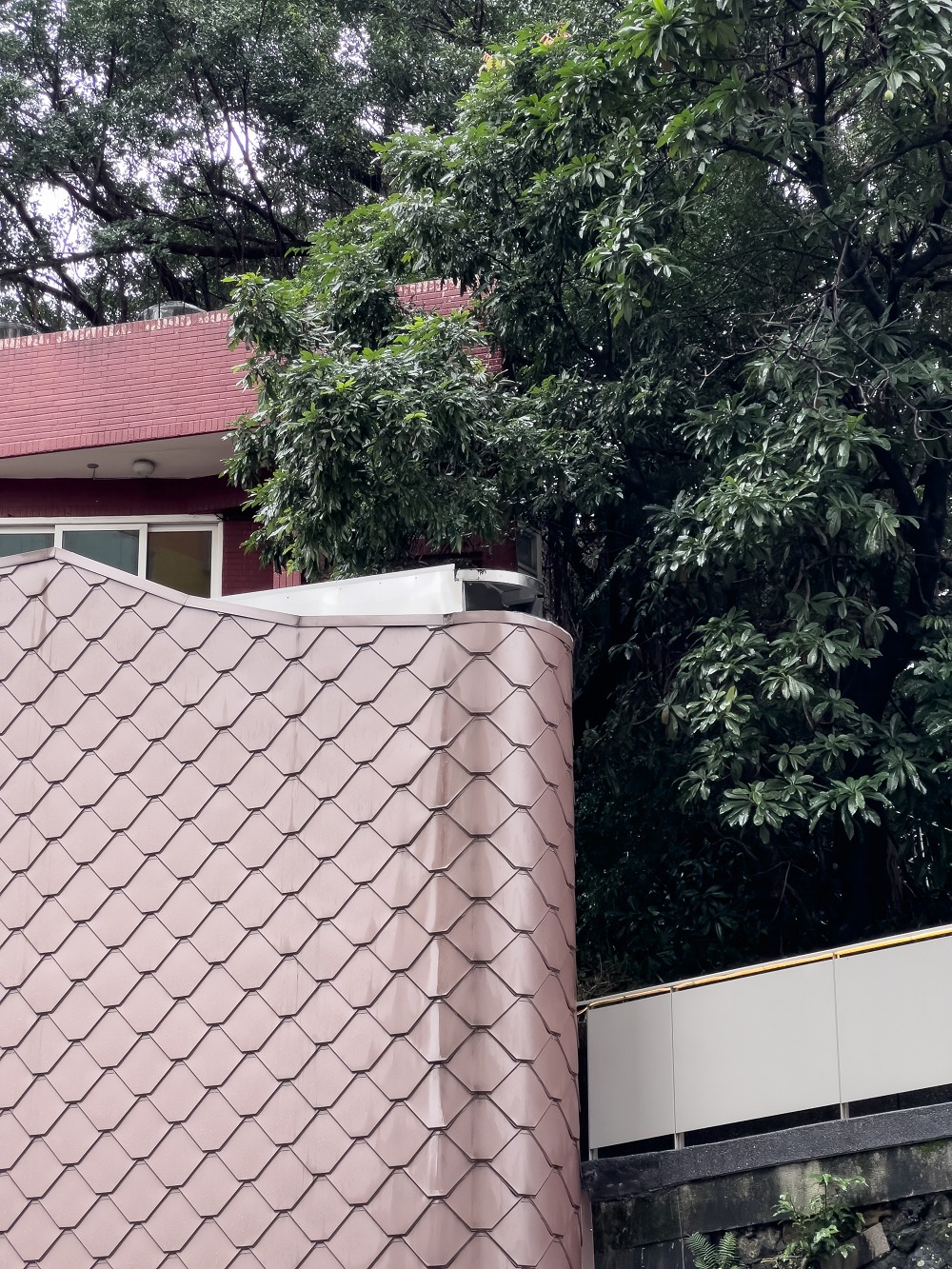 基隆信二路防空洞改造新生！工二建築以燈塔為題翻轉70年陰暗防空洞空間