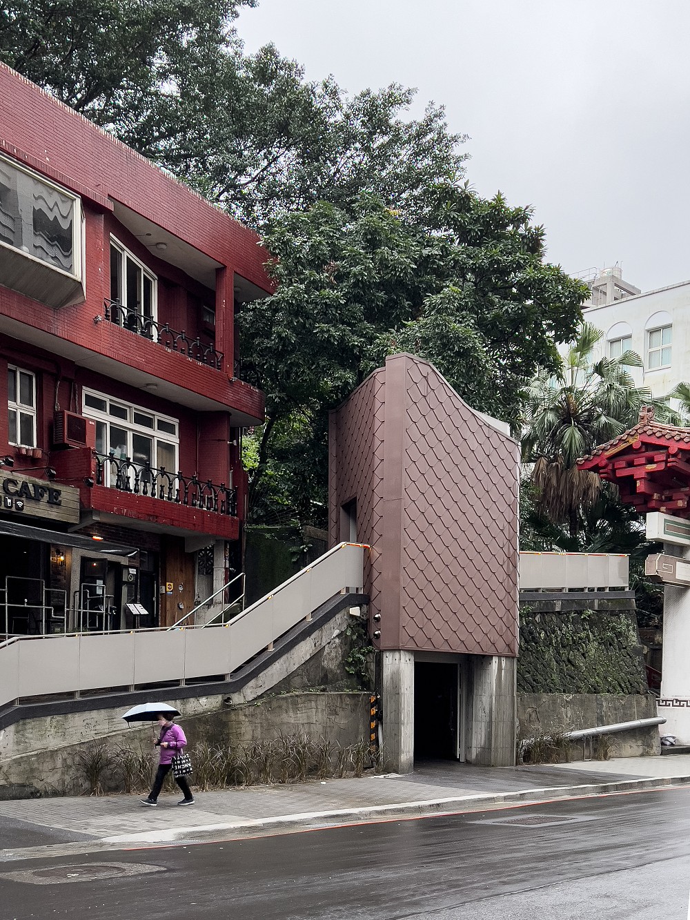 基隆信二路防空洞改造新生！工二建築以燈塔為題翻轉70年陰暗防空洞空間