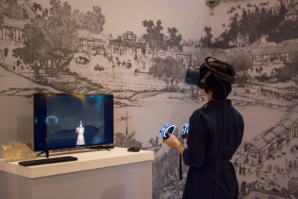 一窺蒙娜麗莎的背後姿態！故宮南院攜手羅浮宮、泰特等世界頂尖博物館推出國際級 VR 大展「故宮南院奇幻嘉年華」