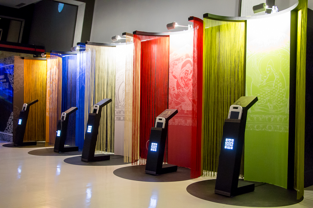 一窺蒙娜麗莎的背後姿態！故宮南院攜手羅浮宮、泰特等世界頂尖博物館推出國際級 VR 大展「故宮南院奇幻嘉年華」