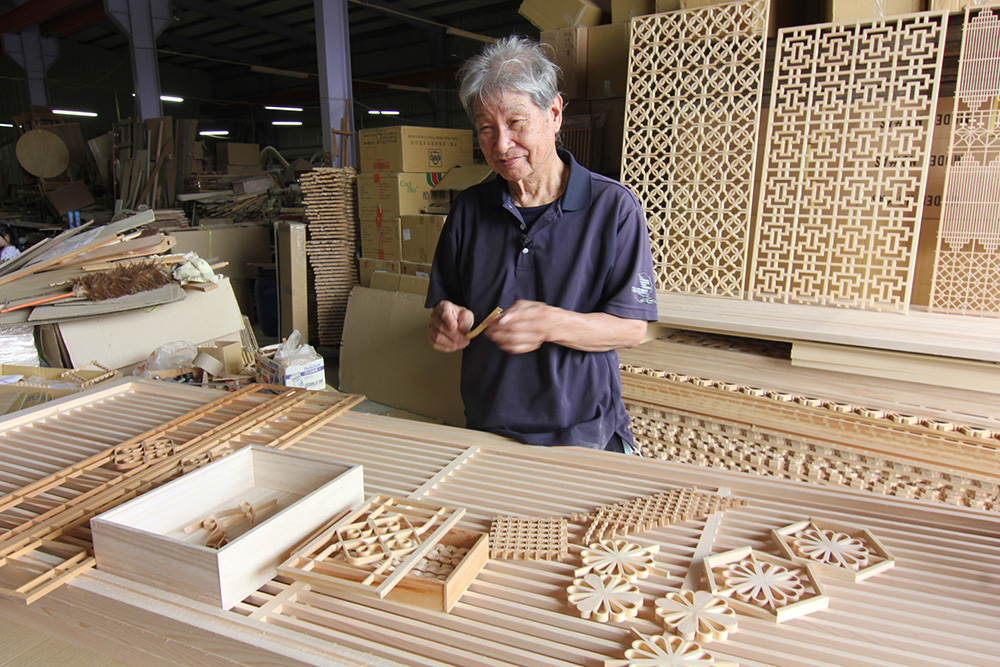 絕美木窗花工藝檯燈、衛生紙收納盒！彰化永茂木器和手手企業社 Hands 再度以設計復興職人工藝 