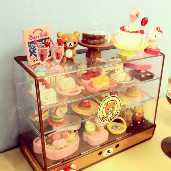 [揪團購]拉拉熊咖啡廳，超可愛桌椅展示櫃組（●ᴥ●）