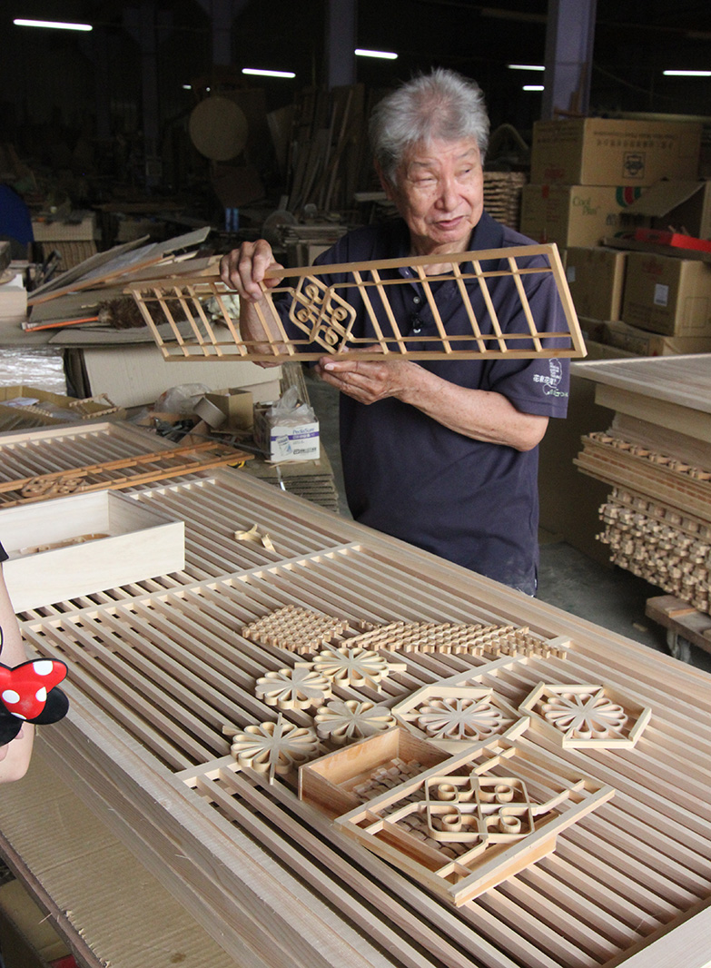 專訪 / 為雞毛撢子、木窗花找到新設計生命能量!台灣傳產工藝復興推手手手企業社設計師姜文中