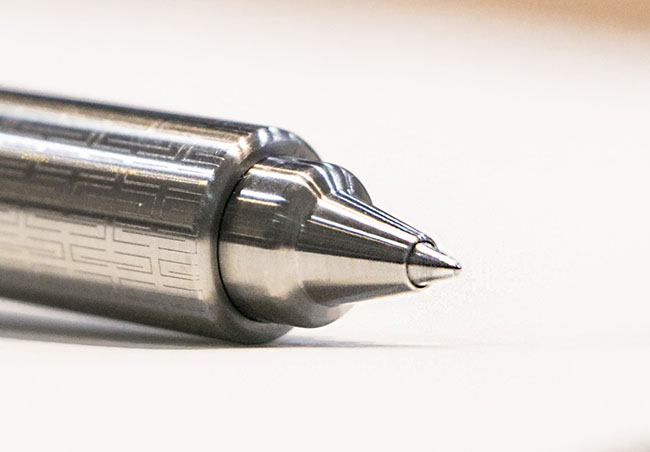 【生活玩物】用職人精神追求完美的「鈦極筆」，適用百種筆芯陪你寫下一輩子