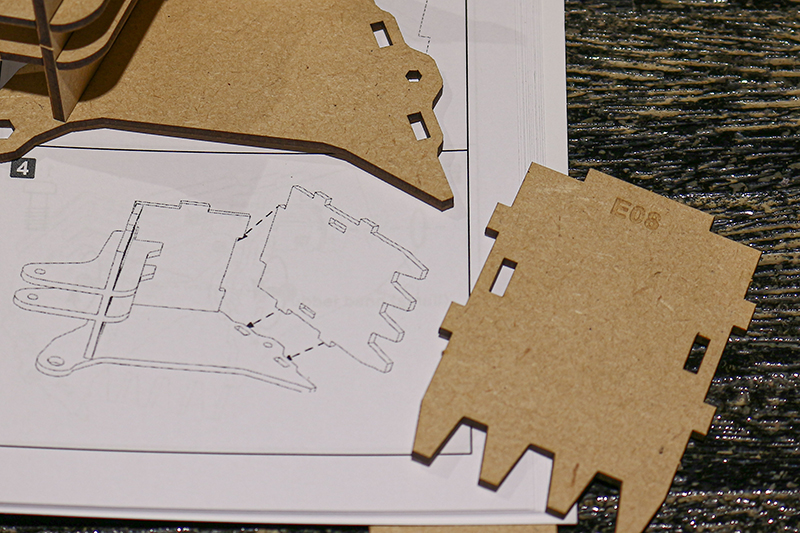 從八歲到八十歲都能玩到瘋掉的桌遊!Armpal遙控戰鬥機械手臂