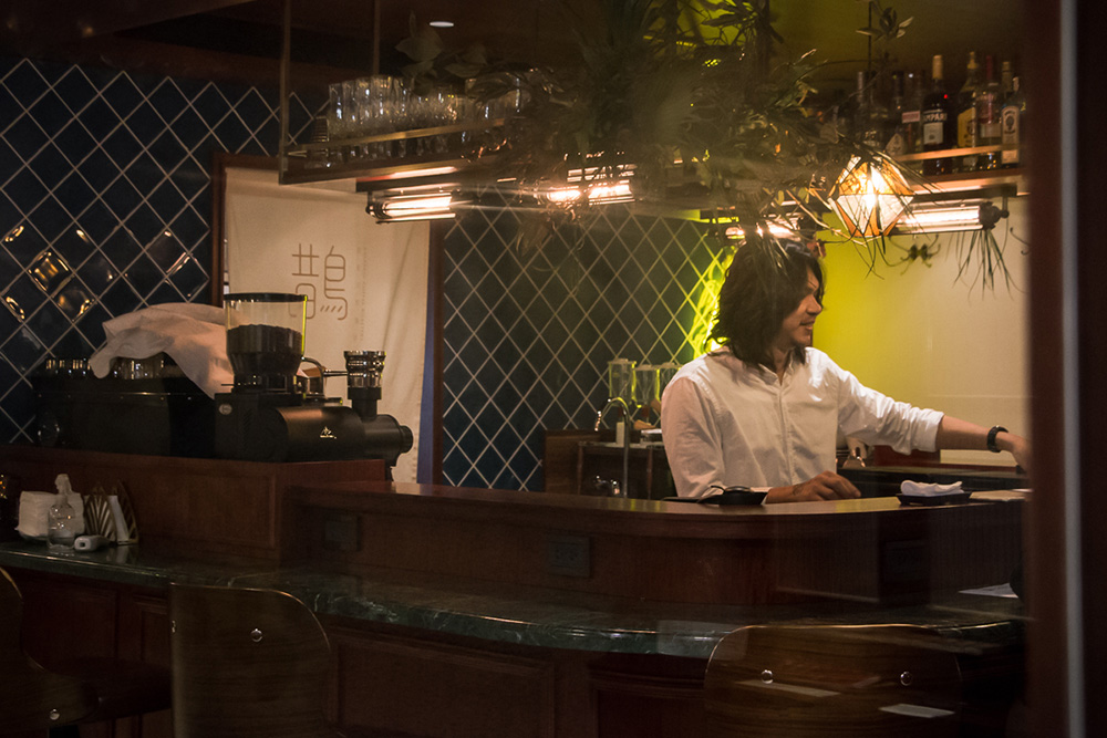 台北「鵲 Kasasagi Coffee Roasters」咖啡版深夜食堂！珍惜一期一會緣分的神秘預約制咖啡館