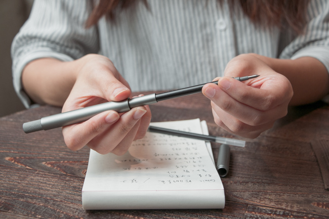 【內心系文具】喜愛簡約幹練就拿這款 ORBIT 換芯筆,輕鬆轉換你的芯