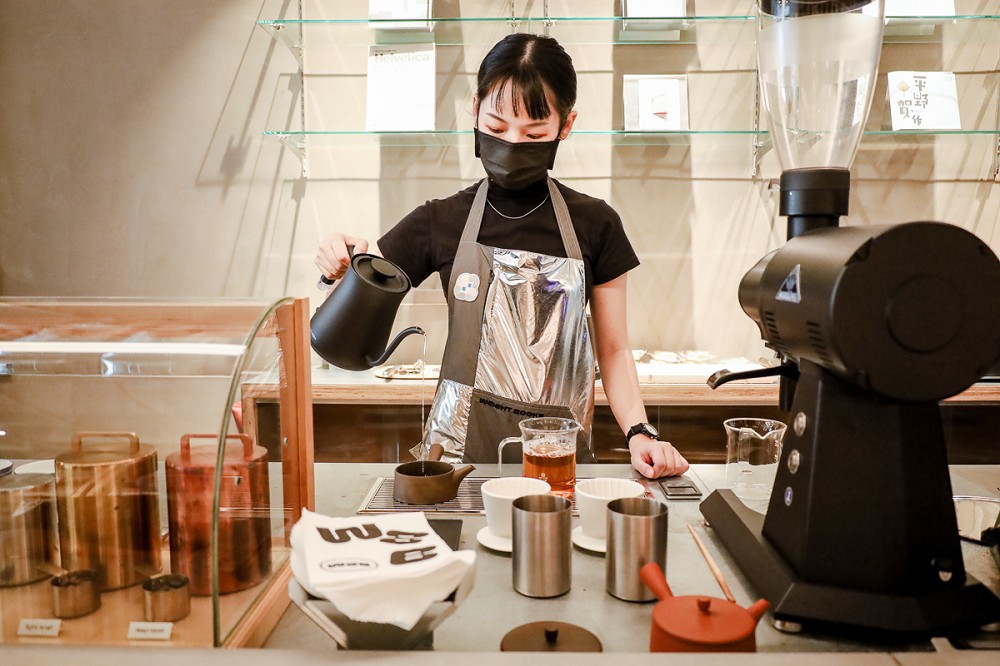 台北「重本書店」亮點！葉忠宜、張軒豪打造集結設計選書、咖啡、深夜酒吧的獨立書店