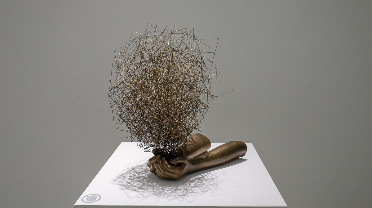 塩田千春《顫動的靈魂》北美館展覽亮點!集結黑紅織網裝置、繪畫等25年生涯創作