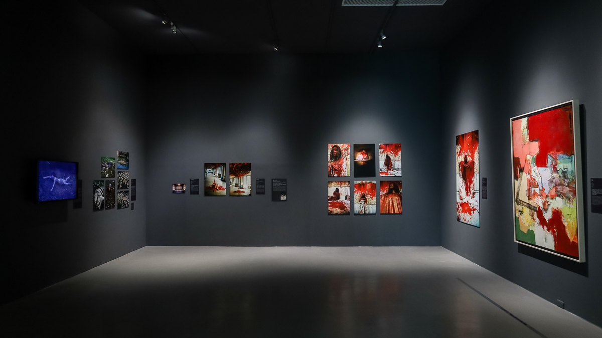 塩田千春《顫動的靈魂》北美館展覽亮點！集結黑紅織網裝置、繪畫等25年生涯創作