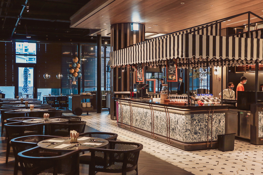 英國藝術家貝馬丁操刀玻璃水母、珊瑚燈壁飾!COZZI Blu 桃園館 4 大海洋設計必看元素揭秘