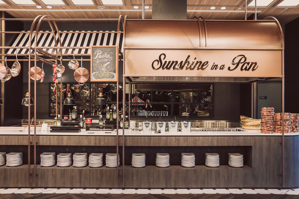 英國藝術家貝馬丁操刀玻璃水母、珊瑚燈壁飾!COZZI Blu 桃園館 4 大海洋設計必看元素揭秘