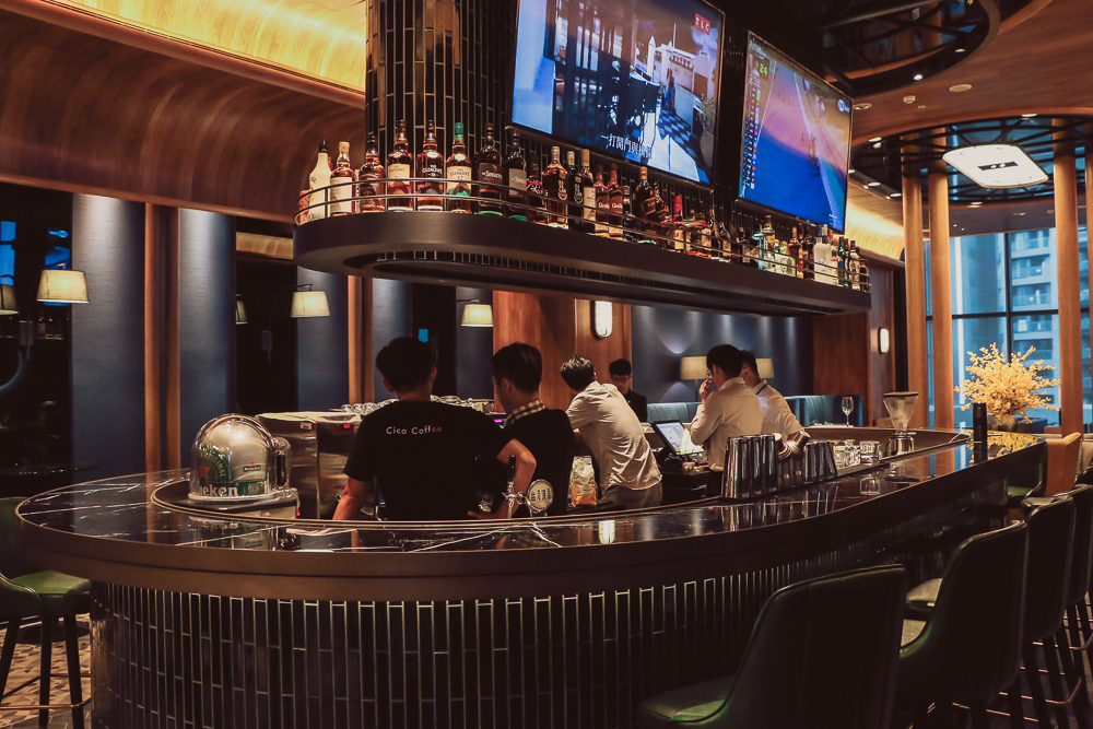 英國藝術家貝馬丁操刀玻璃水母、珊瑚燈壁飾!COZZI Blu 桃園館 4 大海洋設計必看元素揭秘