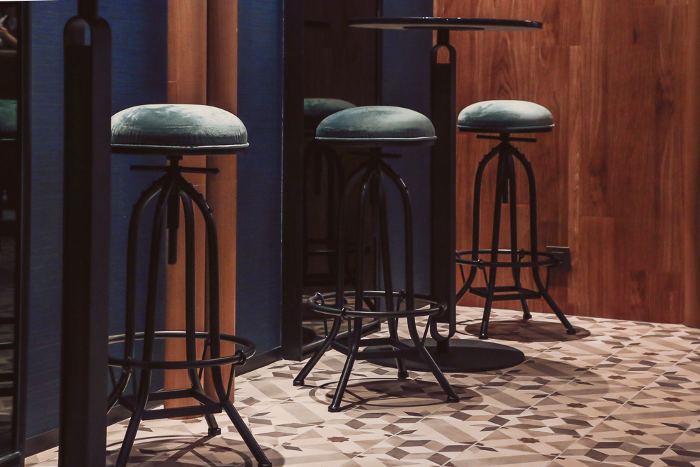 英國藝術家貝馬丁操刀玻璃水母、珊瑚燈壁飾!COZZI Blu 桃園館 4 大海洋設計必看元素揭秘