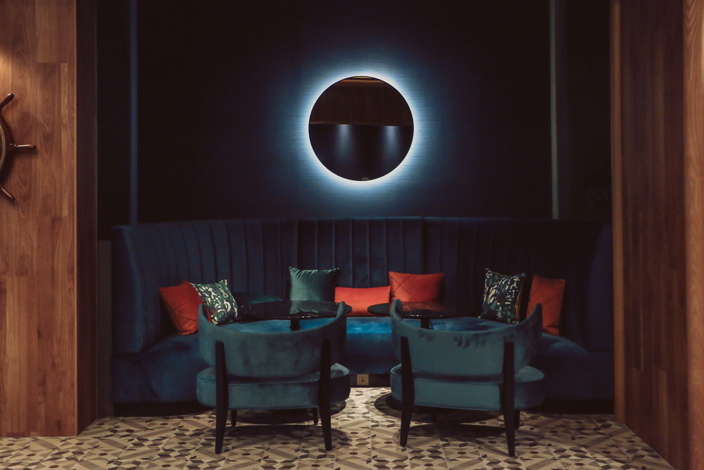 英國藝術家貝馬丁操刀玻璃水母、珊瑚燈壁飾!COZZI Blu 桃園館 4 大海洋設計必看元素揭秘