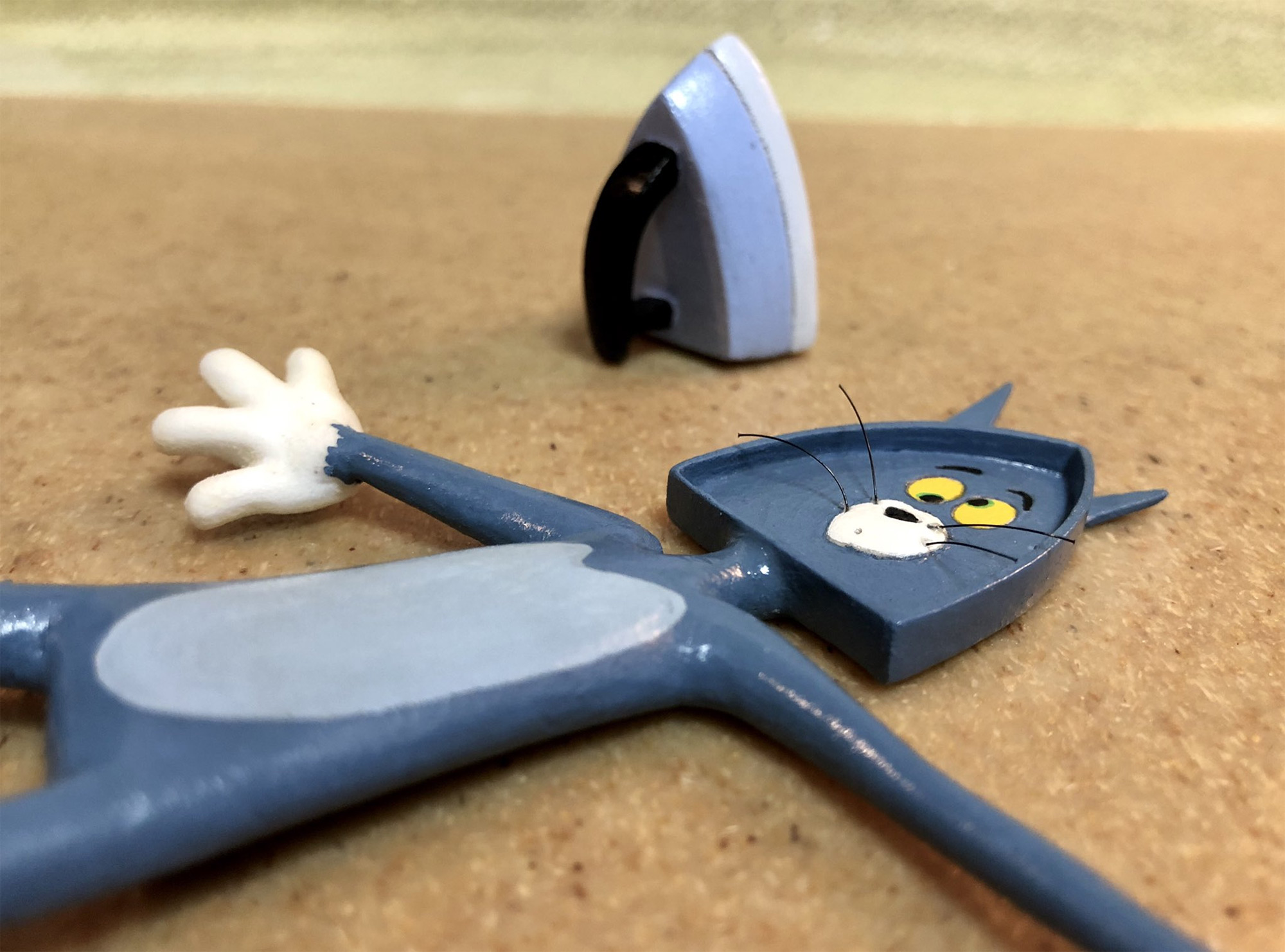 復古卡通迷將會愛不釋手的公仔！藝術家 Taku Inoue 實體化《湯姆貓與傑利鼠》動畫中逗趣窘境