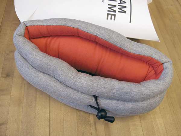 【生活玩物】走到哪睡到哪,一戴上立刻讓你大睡一場的 Ostrich Pillow 鴕鳥枕