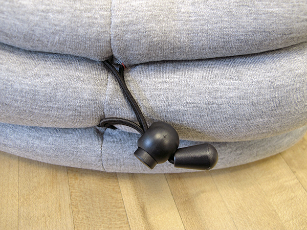 【生活玩物】走到哪睡到哪,一戴上立刻讓你大睡一場的 Ostrich Pillow 鴕鳥枕