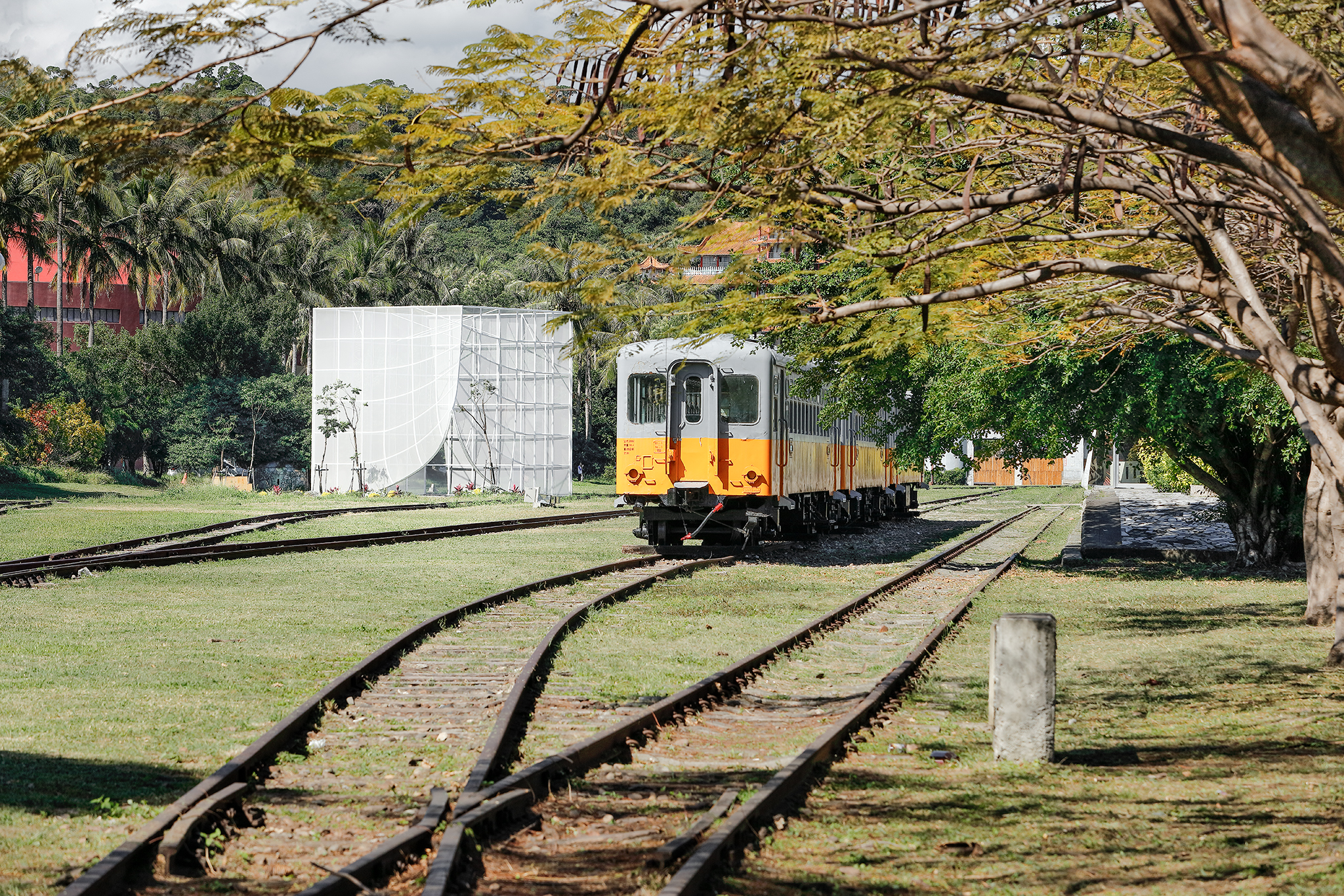 玩轉台東老鐵道空間與記憶！葡萄牙藝術團隊FAHR 021.3打造輕透空間「Nook 光合台東」掀起蓋頭來