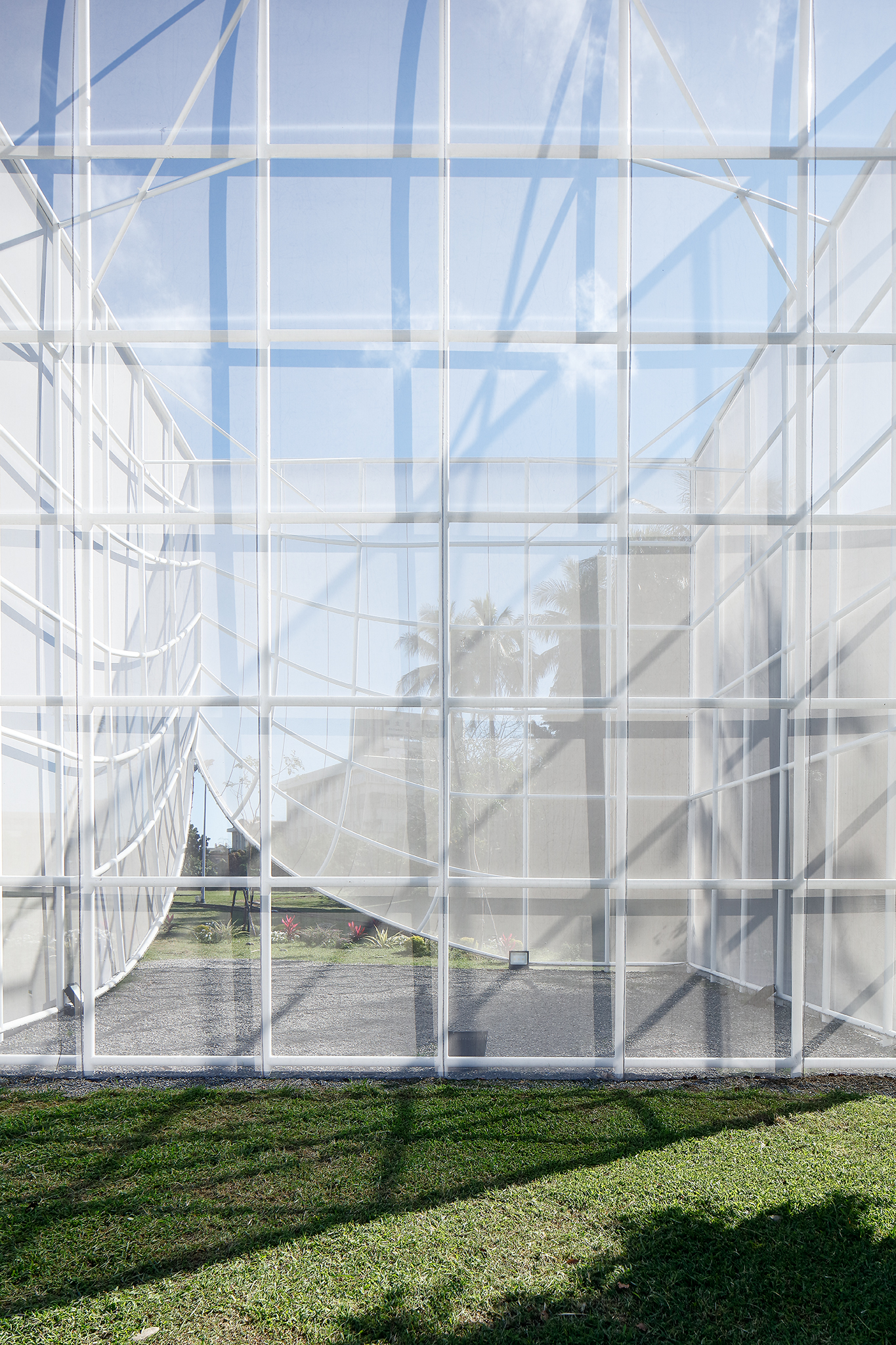 玩轉台東老鐵道空間與記憶！葡萄牙藝術團隊FAHR 021.3打造輕透空間「Nook 光合台東」掀起蓋頭來