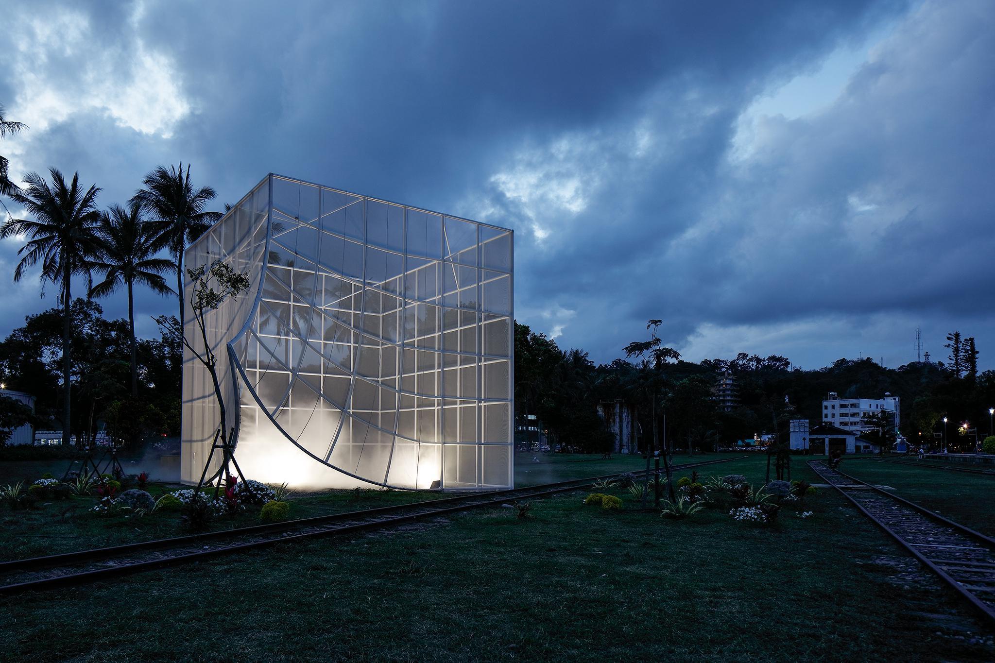 玩轉台東老鐵道空間與記憶！葡萄牙藝術團隊FAHR 021.3打造輕透空間「Nook 光合台東」掀起蓋頭來