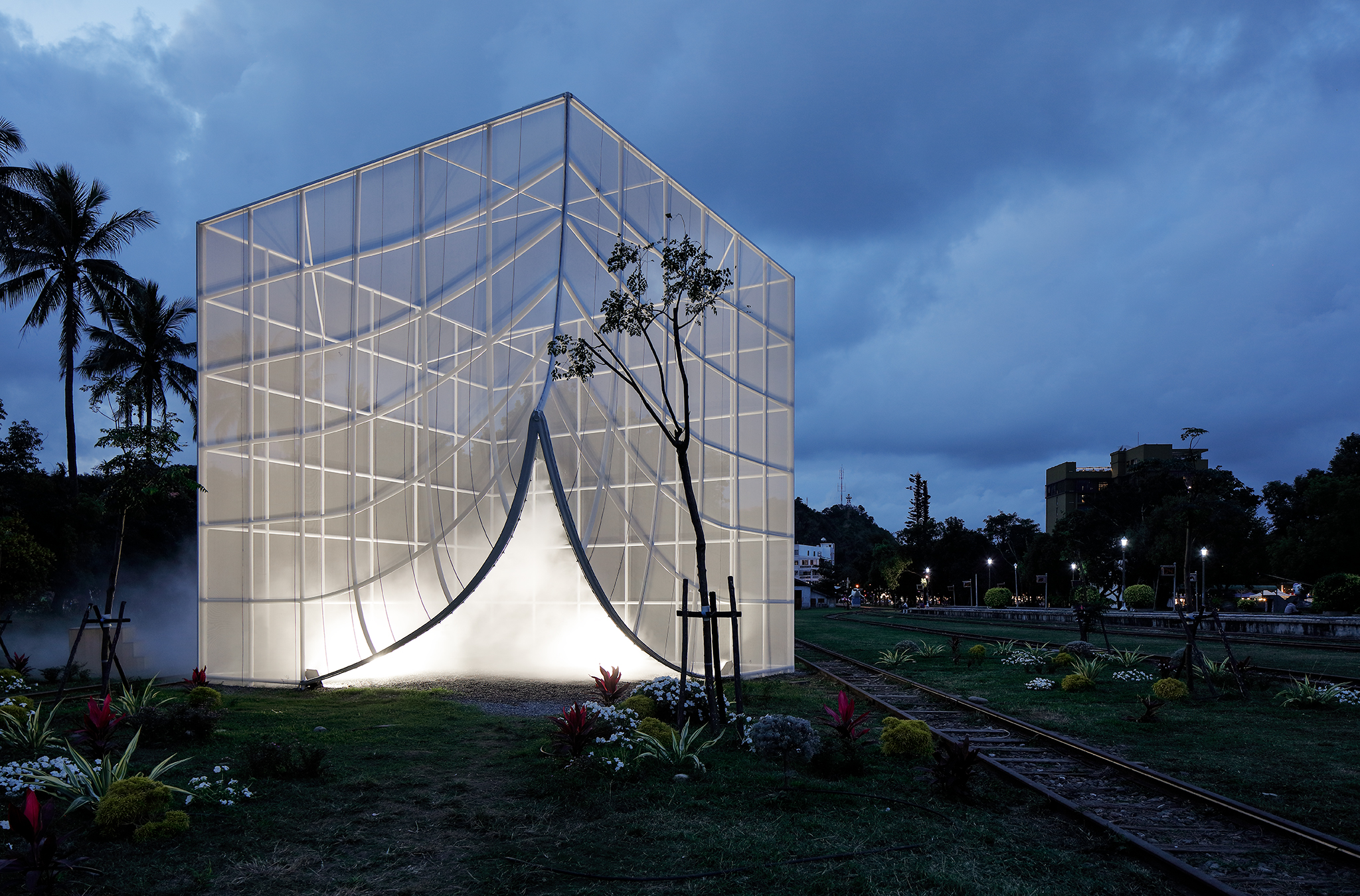 玩轉台東老鐵道空間與記憶！葡萄牙藝術團隊FAHR 021.3打造輕透空間「Nook 光合台東」掀起蓋頭來