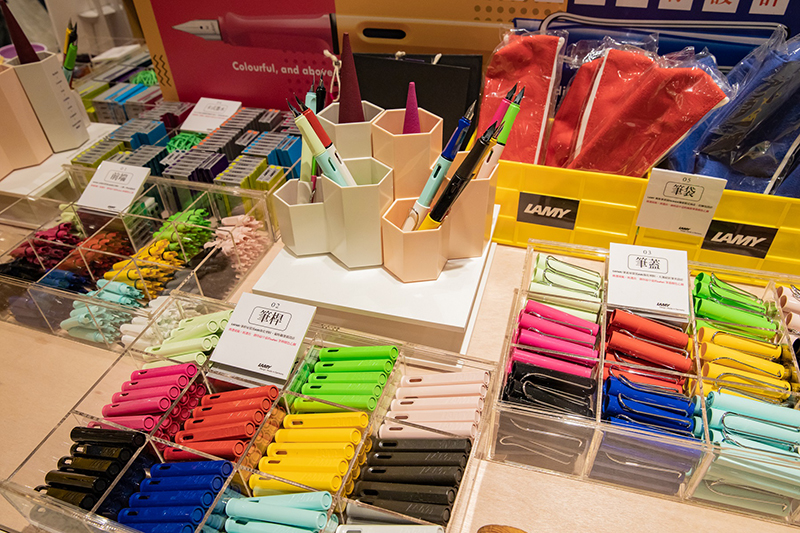 鋼筆、墨水逛不完「書寫超試」誠品書寫工具展!昭和時期絕版墨水、百年歷史迷你文具珍稀收藏