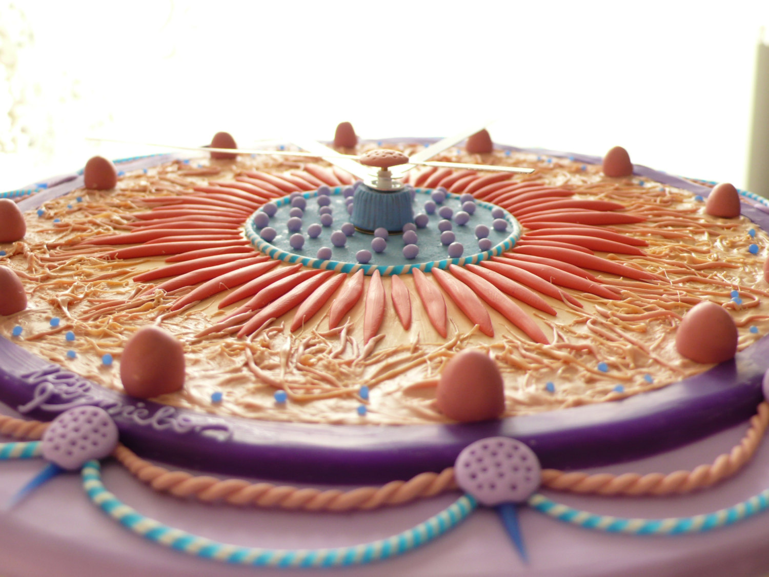 這次不走極簡風，捏陶手作系童話風時鐘也很美！