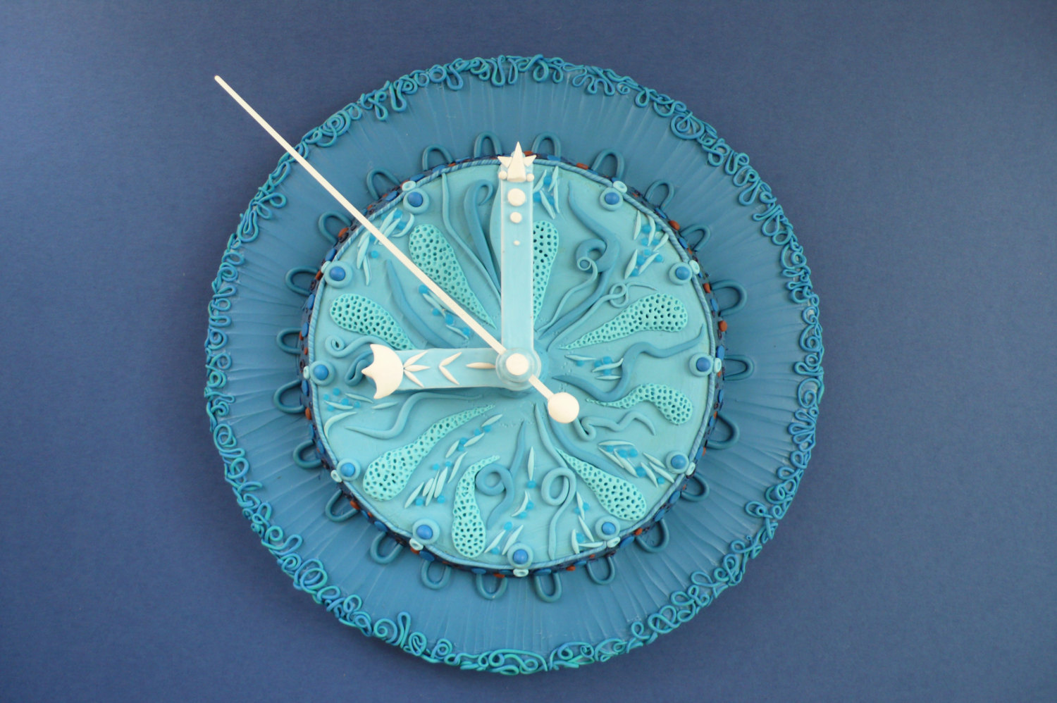 這次不走極簡風，捏陶手作系童話風時鐘也很美！