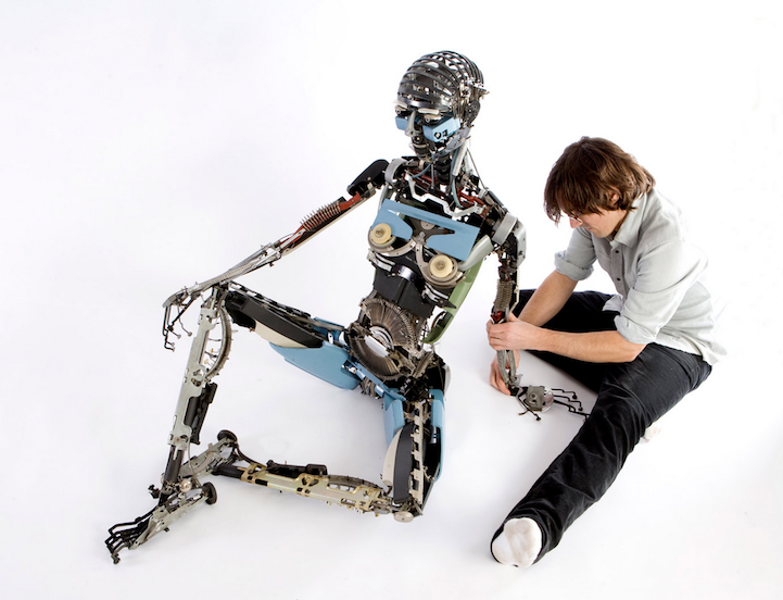 舊打字機零件組裝而成的機械模型