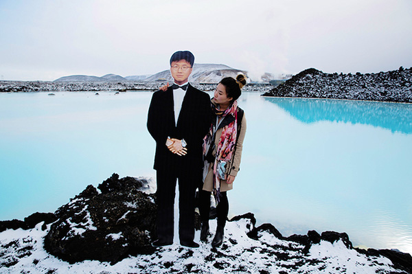 愛要趁早！悲傷女兒與爸爸的人形立牌環遊世界