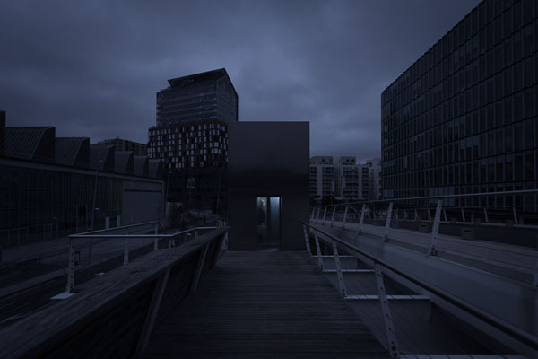 當世界只剩下一盞燈的燈光，濃濃孤寂感攝影集