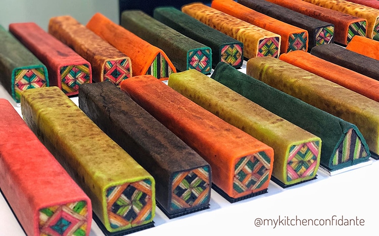 絕美馬來西亞傳統千層糕點！宛如幾何圖騰萬花筒，用以慶祝齋戒月結束的高難度手工甜點