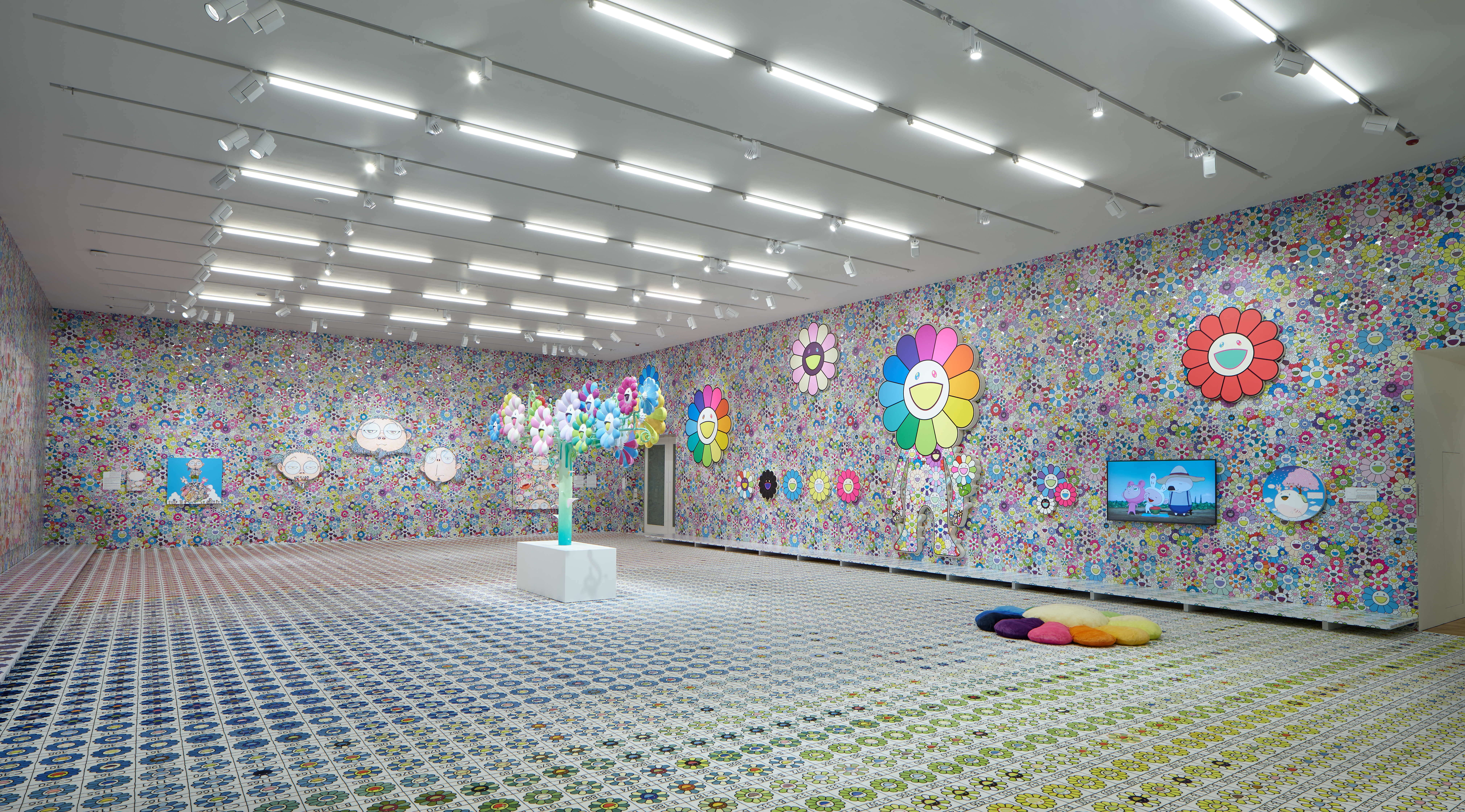 香港古蹟遇上搞怪藝術家!《村上隆 對戰 村上隆》超扁平花朵、4.5米金箔雕塑、前衛戲服...大館當代美術館展出中