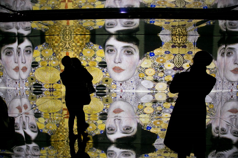 《克林姆藝術沉浸特展》台北松菸6月登場！沉浸在吻、金色時期等140幅名畫世界