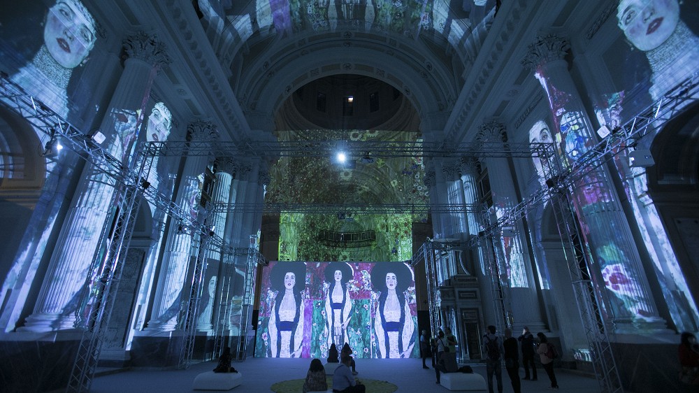 《克林姆藝術沉浸特展》台北松菸6月登場！沉浸在吻、金色時期等140幅名畫世界