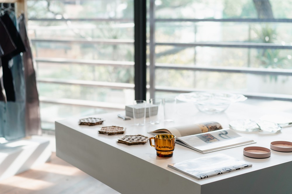 新竹「春室+P STORE」循環設計選物店!集結玻璃工藝、風格選品空間