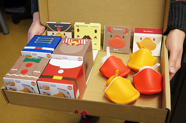 鴨鴨站起來！陪你一起講不停的鴨嘴手機架