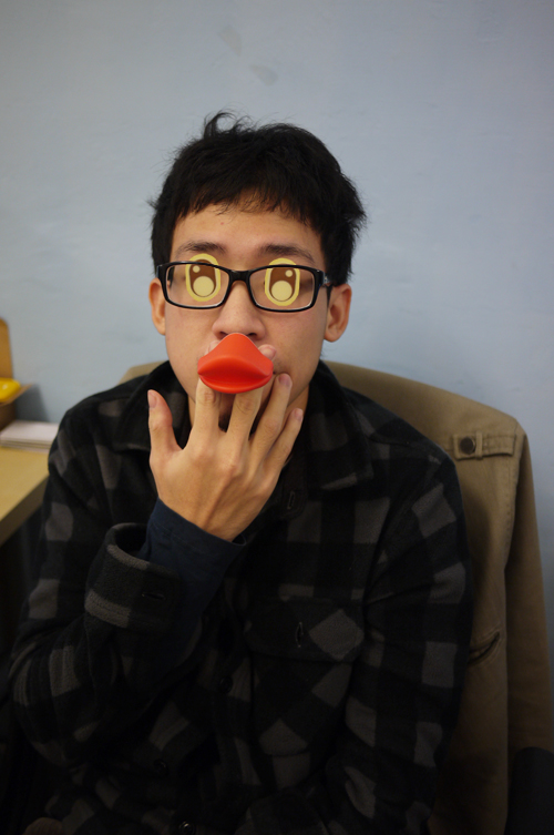 鴨鴨站起來！陪你一起講不停的鴨嘴手機架