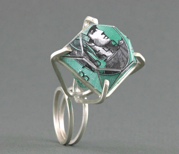 濃濃的銅臭味！諷刺消費世代的貨幣珠寶