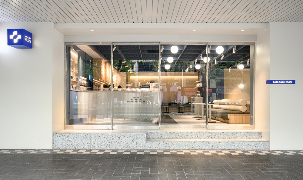 全家首間咖啡廳「Let’s Café PLUS」台北登場！藍色木質空間、限定咖啡甜點等亮點