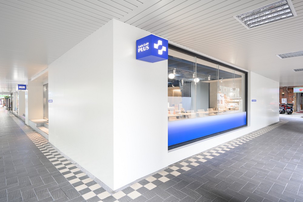 全家首間咖啡廳「Let’s Café PLUS」台北登場！藍色木質空間、限定咖啡甜點等亮點