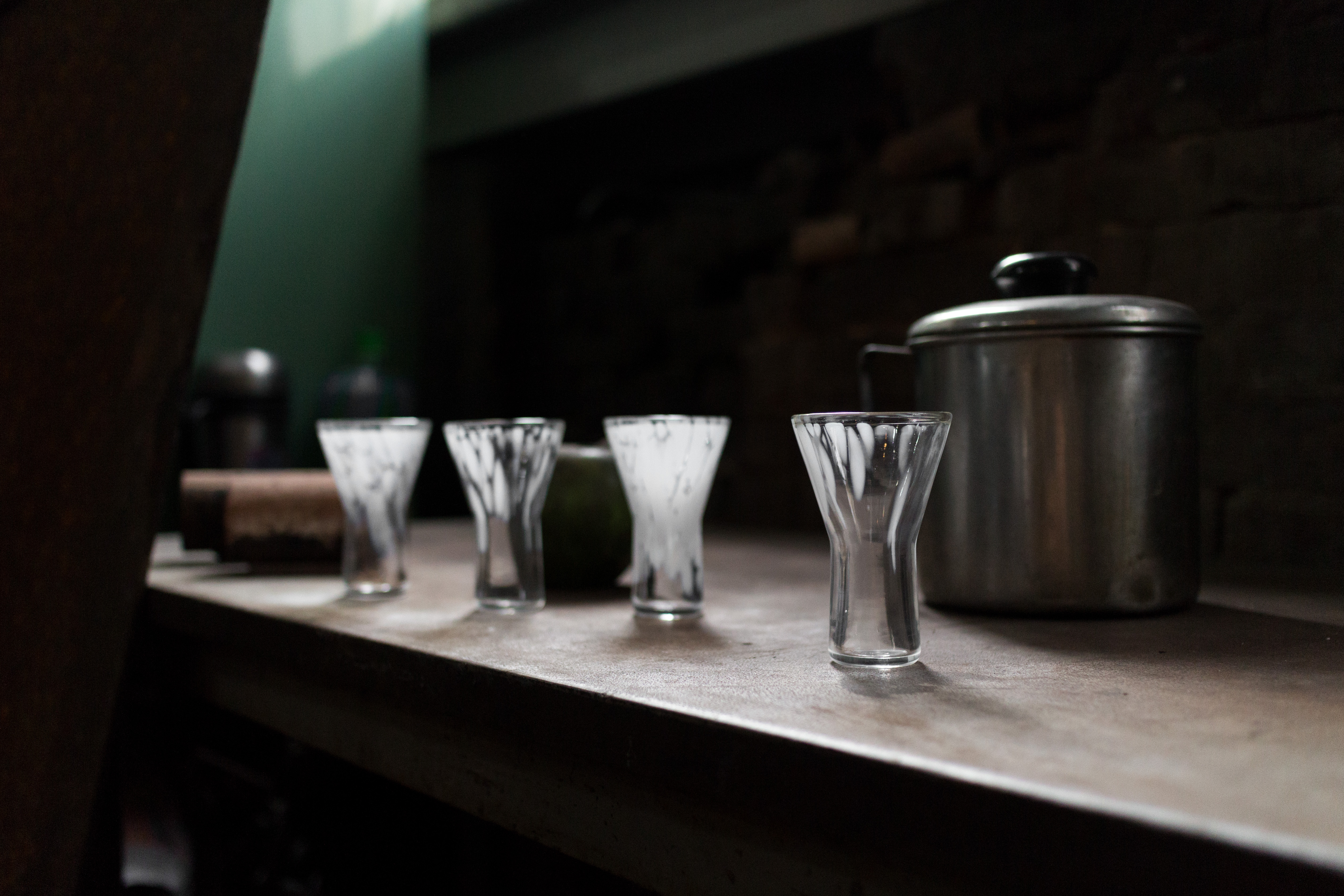 新竹特色咖啡廳「春室 The POOL 」!春池玻璃改造玻璃窯爐的通透藝文空間