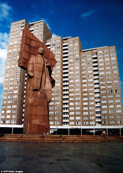 再見列寧 掩埋24年的列寧頭像出土