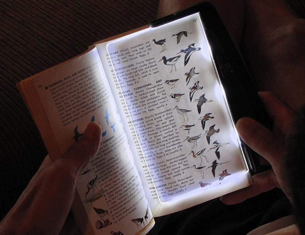 曖曖內含光的書籤！夾式書籤閱讀燈 Lightwedge 讓夜讀時光不再影響枕邊人的睡眠